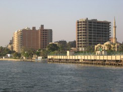 Египет. Каир современный. Нил — одна из величайших по протяженности рек в мире.
