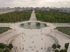 Сад Тюильри с высоты колеса обозрения, что на площади Согласия. Париж. Франция.