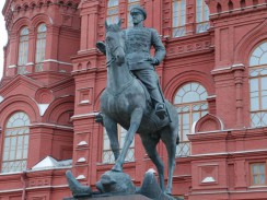 Памятник Г. К. Жукову перед зданием Исторического музея. Москва. Россия.