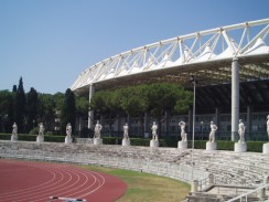 Мраморный стадион Итальянского форума в Риме.